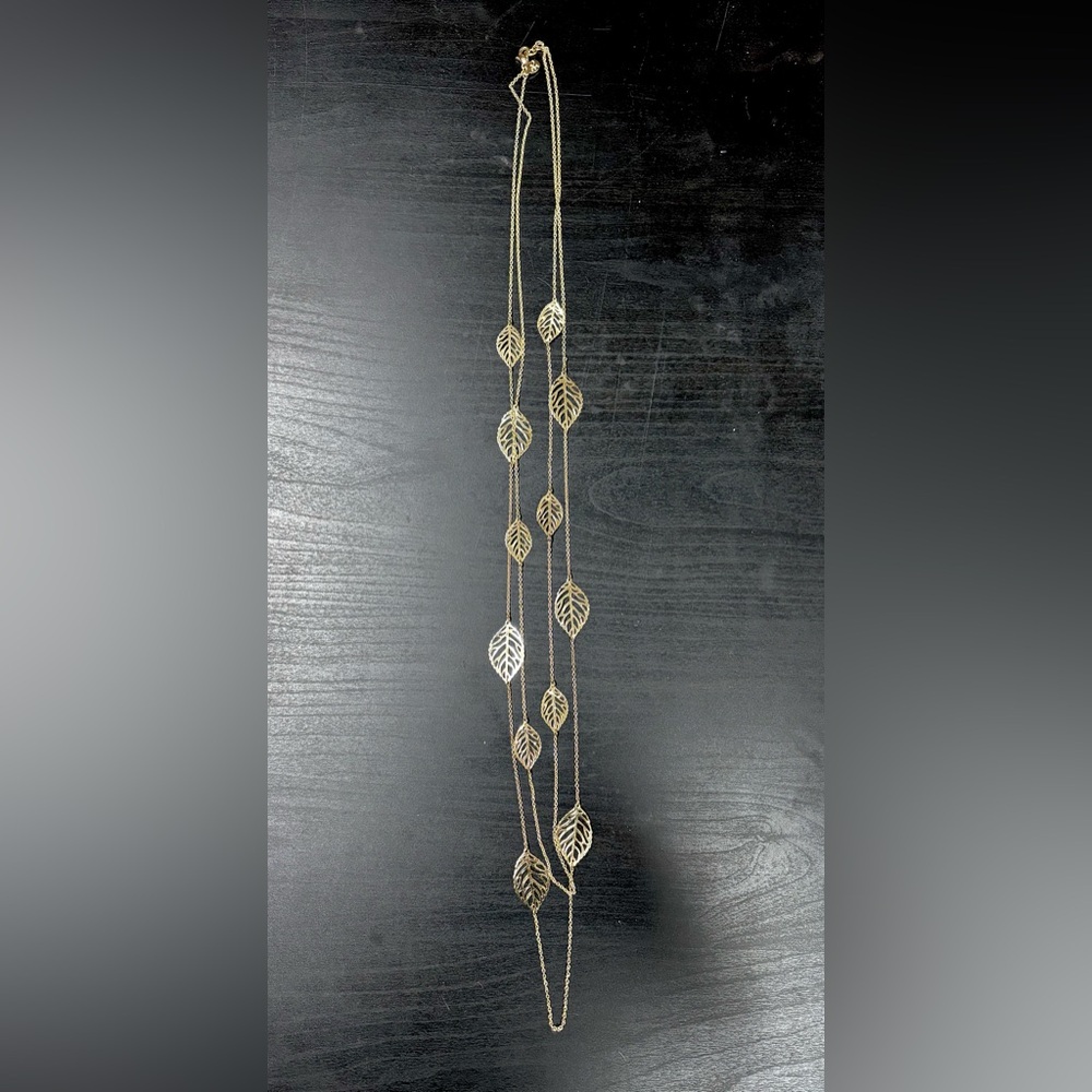 Elegant Gold Leaf Necklace